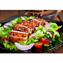 Natúr csirkemell szeletek friss saláta ágyon /5adag/